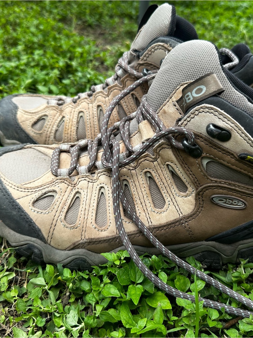 Oboz Sawtooth Women's Tan Lace-Up Hiking Boots — Supportive Outdoor Mid-Height
